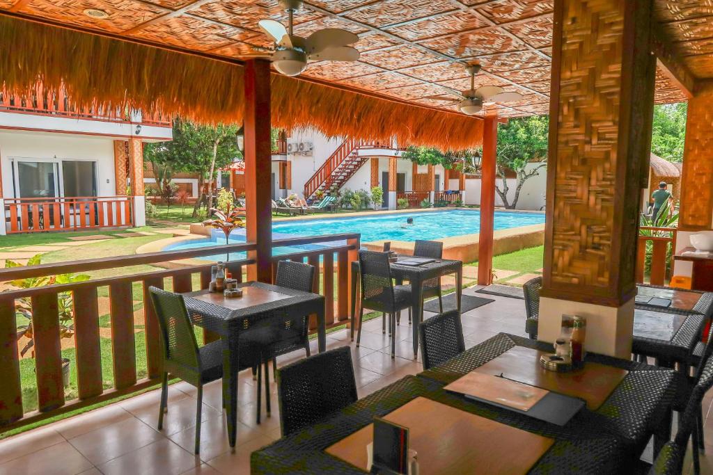 Shared lounge/TV area, Scent of Green Papaya Resort in Bohol