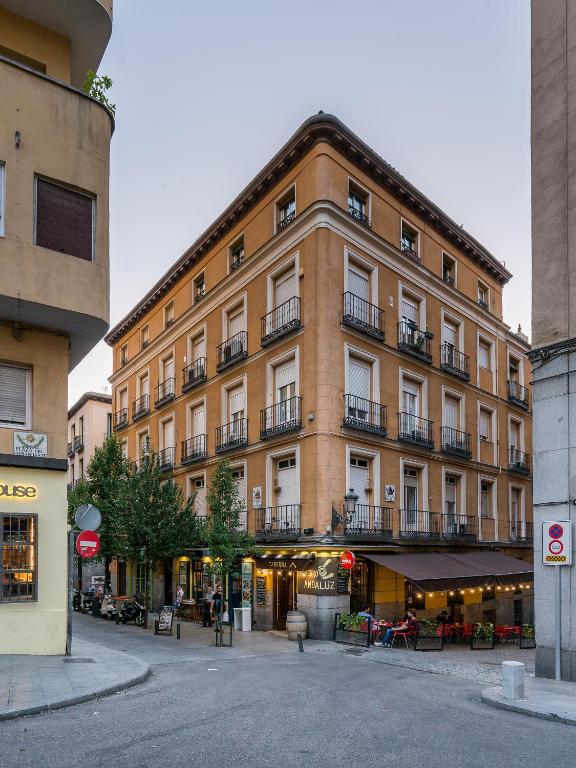 Hostal Met Madrid photo