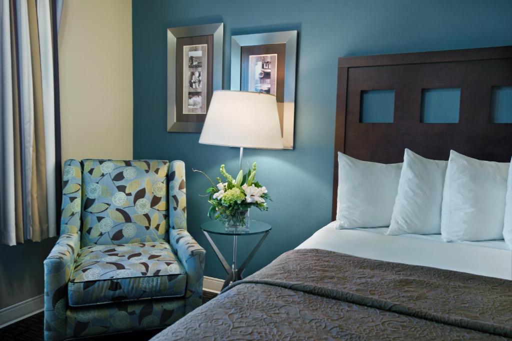 Oxford Suites Silverdale photo
