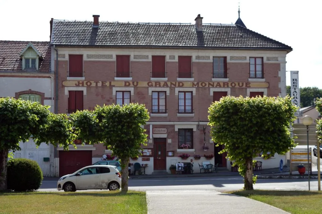 Hotel du Grand Monarque，位于Varennes-en-Argonne的酒店