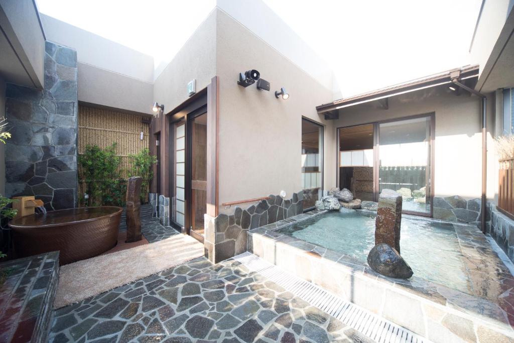 Hot spring bath