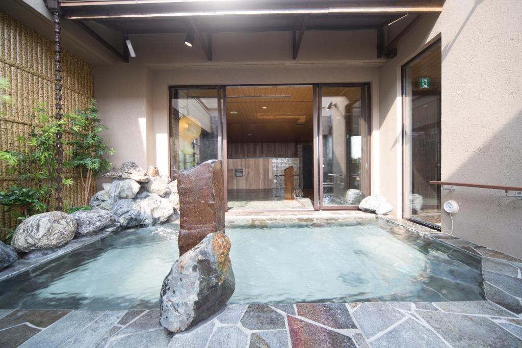 Hot spring bath