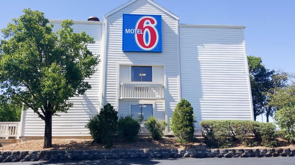 Motel 6 St. Louis Maryland Heights photo
