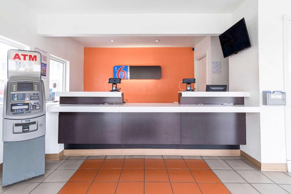 Motel 6-Long Beach, CA - International City photo