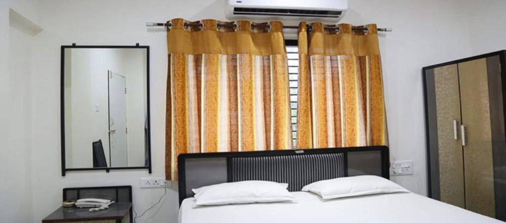 Anand Mahal Hotel photo