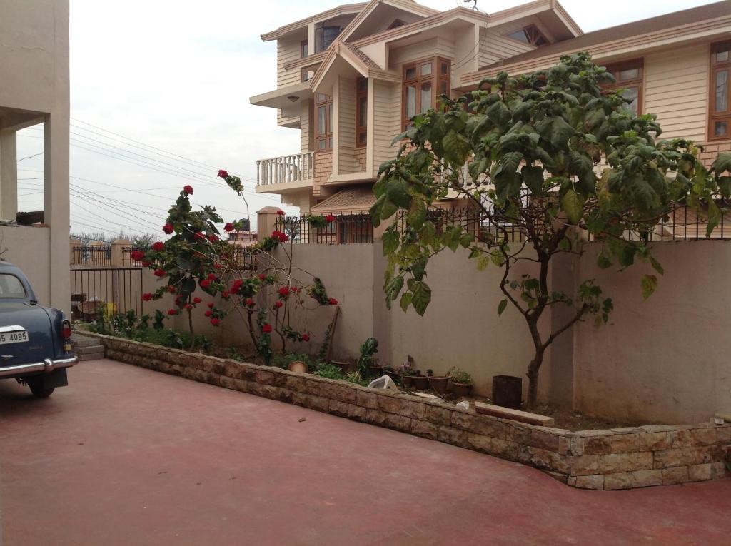 Garden, Holly Lodge Guest House in Shillong