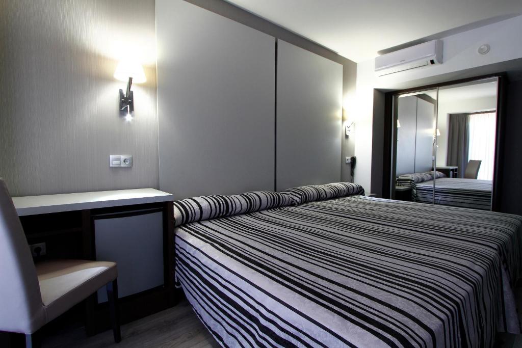 Summer Hotel — Hotel rooms in Calella, Catalonia