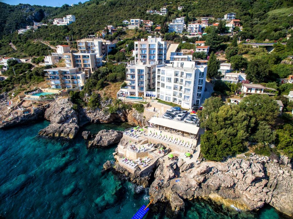 Nautilus Apartments - 1