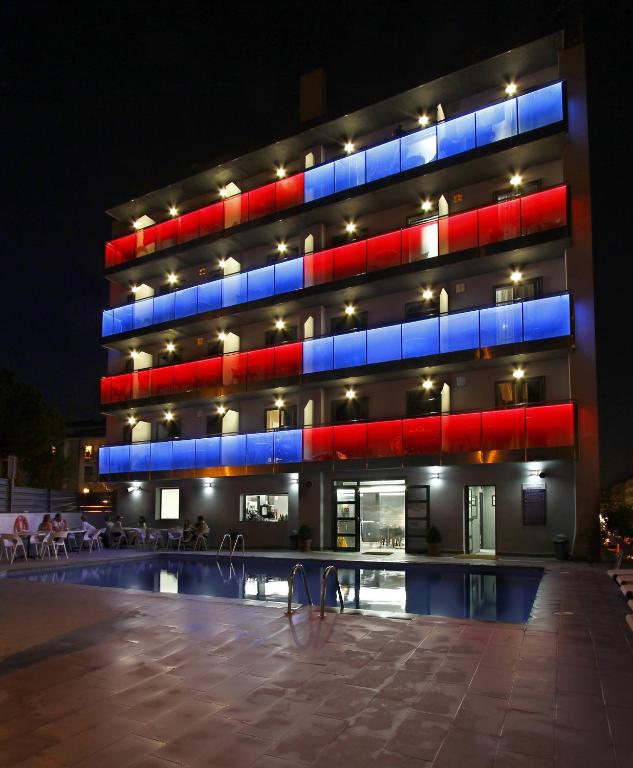Summer Hotel — Hotel building in Calella, Catalonia