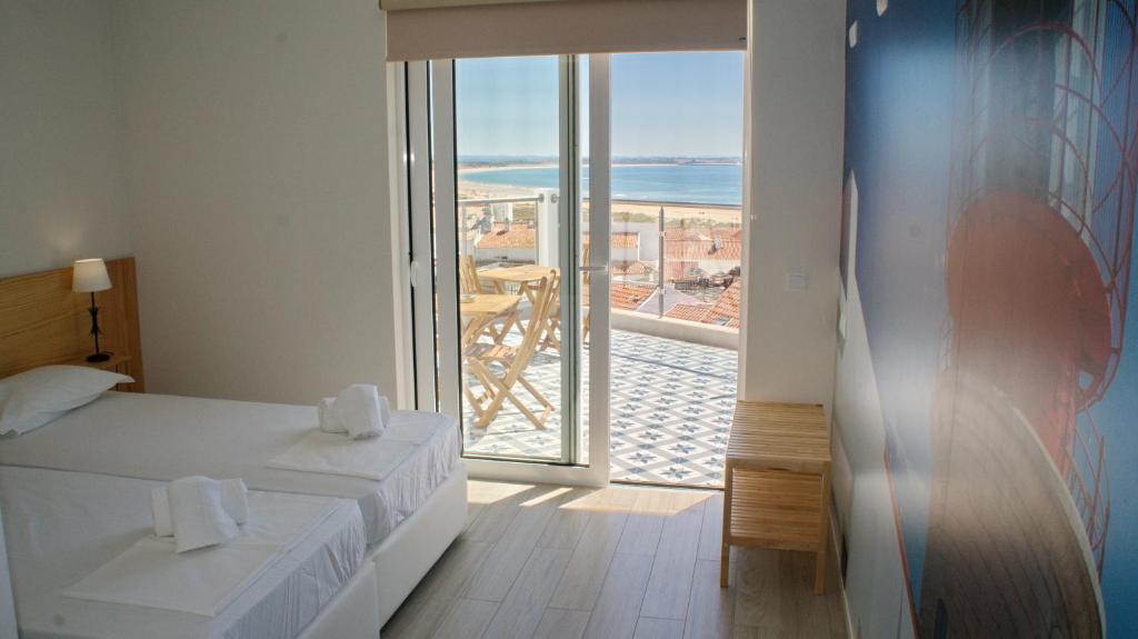 Topcity Hostel & Suites