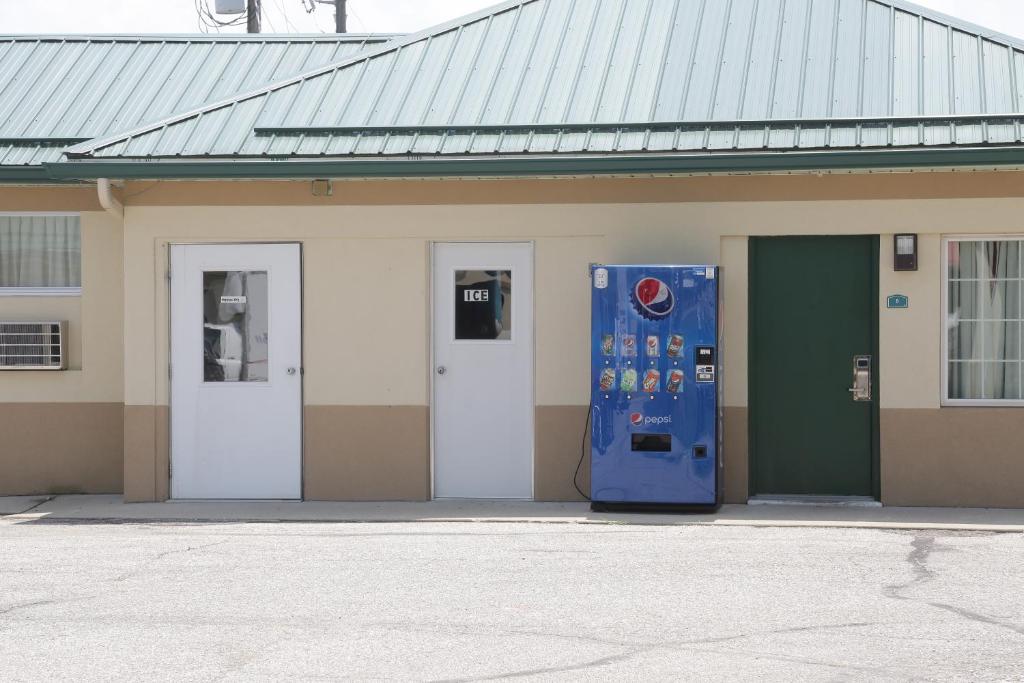 Theroff's Motel photo