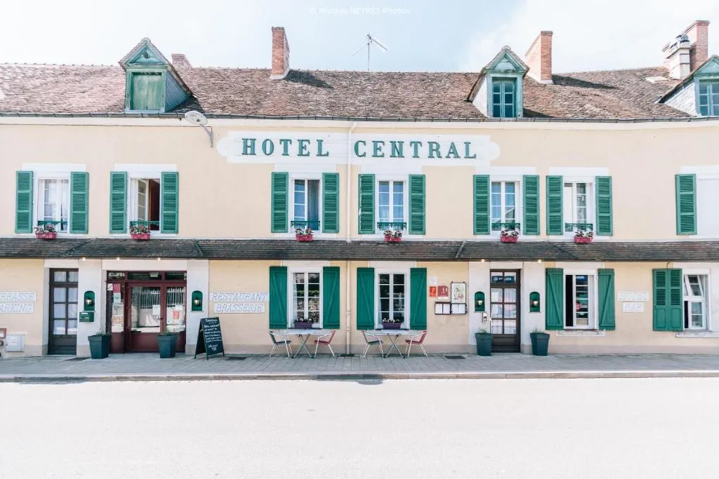 Hotel Le Central, hotel in Boussac