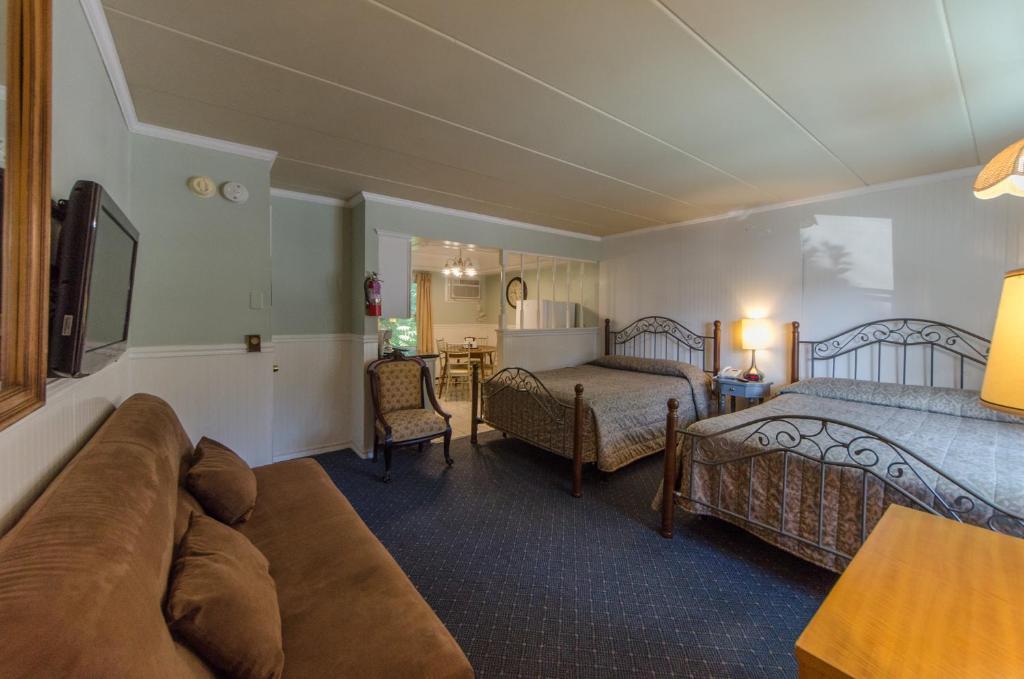Hyland Motor Inn photo