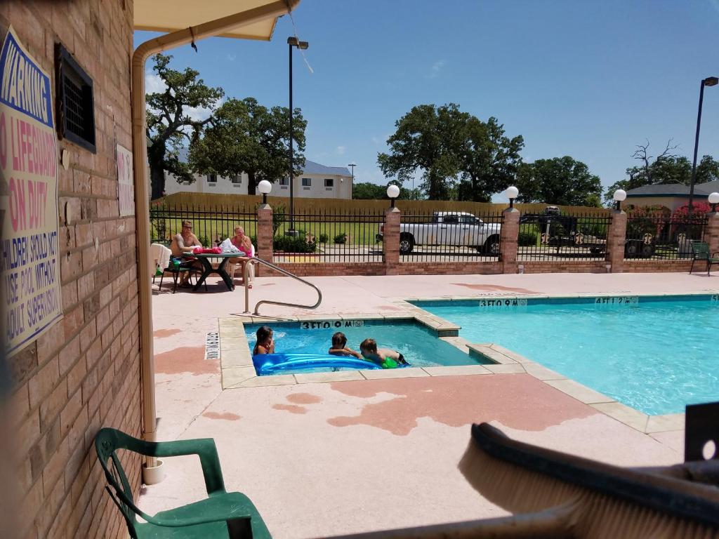 Quality One Motel photo