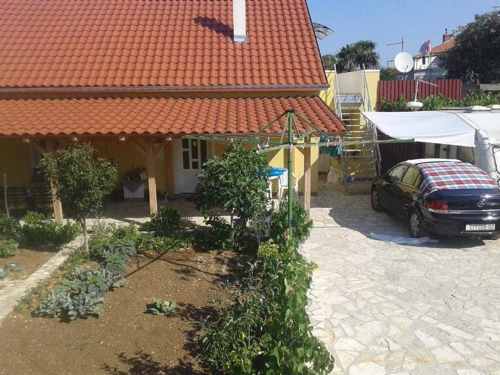 Apartments Marko — Hotel in Bilice