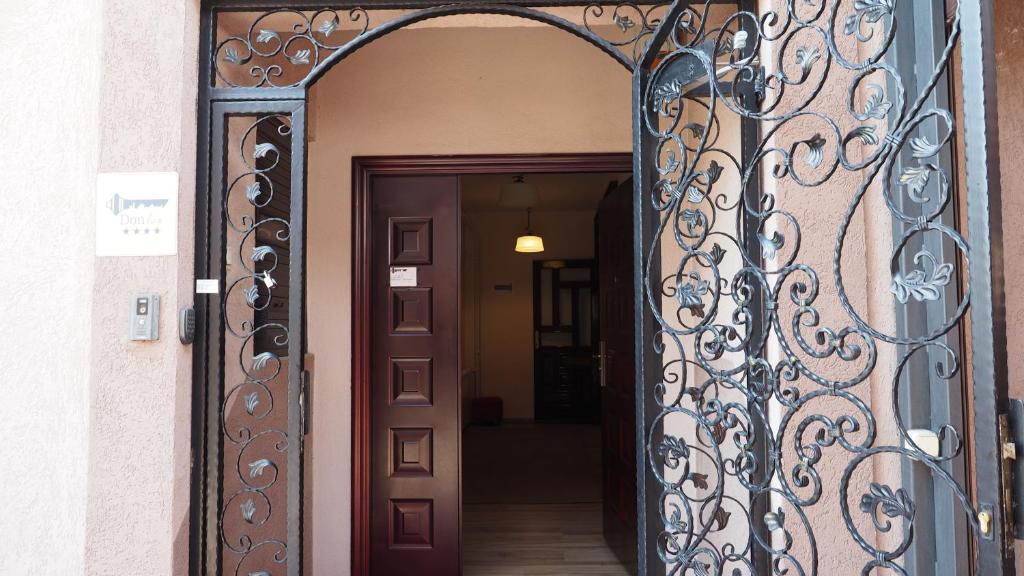 Guest house DON-lux — Hotel in Pljevlja