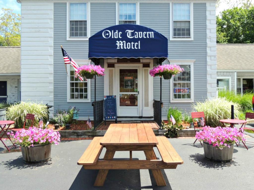 Olde Tavern Motel And Inn Photo 6