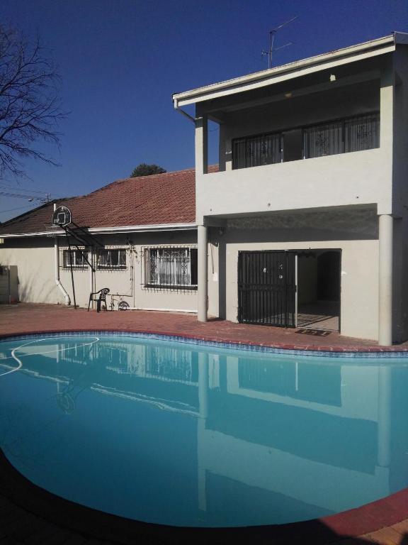 Parthenon Mansions Lindsay Road in Germiston, South Africa reviews