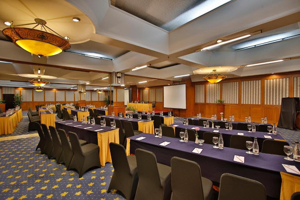 Banquet hall