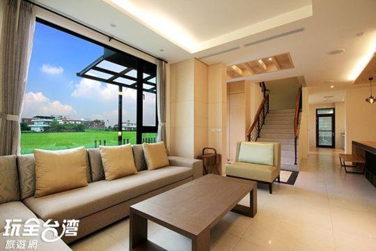 Shared lounge/TV area