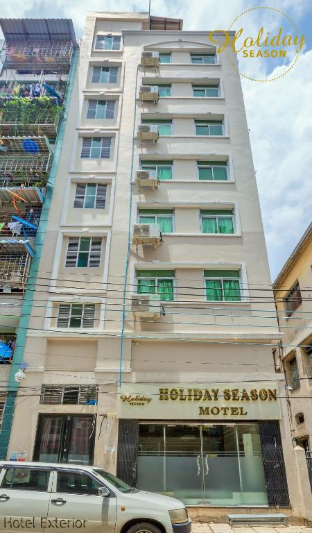 Entrance, Holiday Season Motel in Yangon