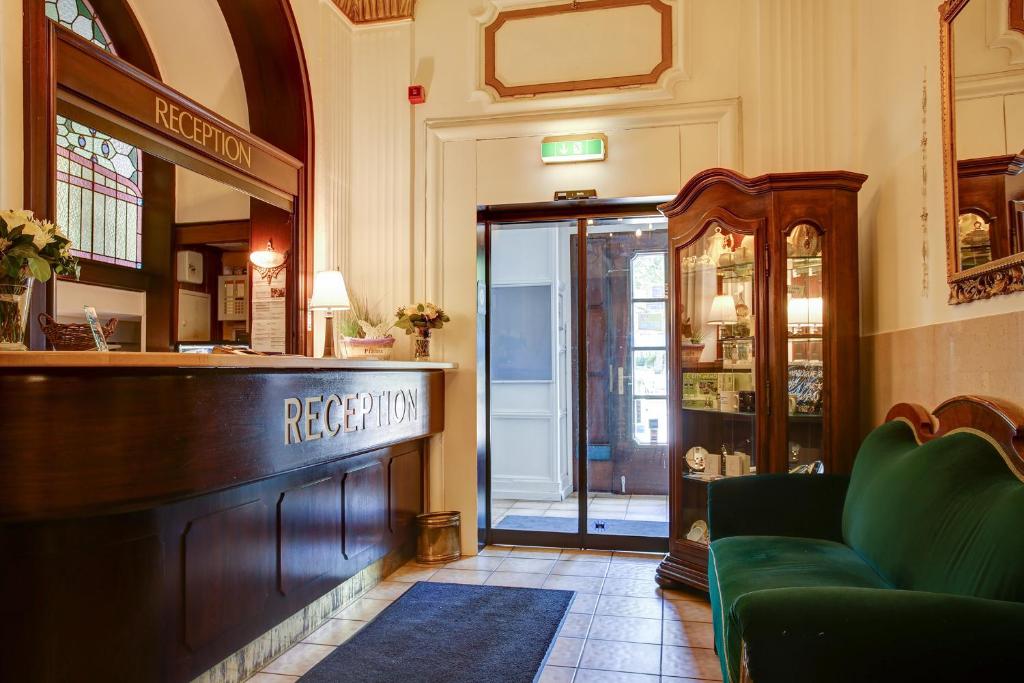 フロント・ロビー