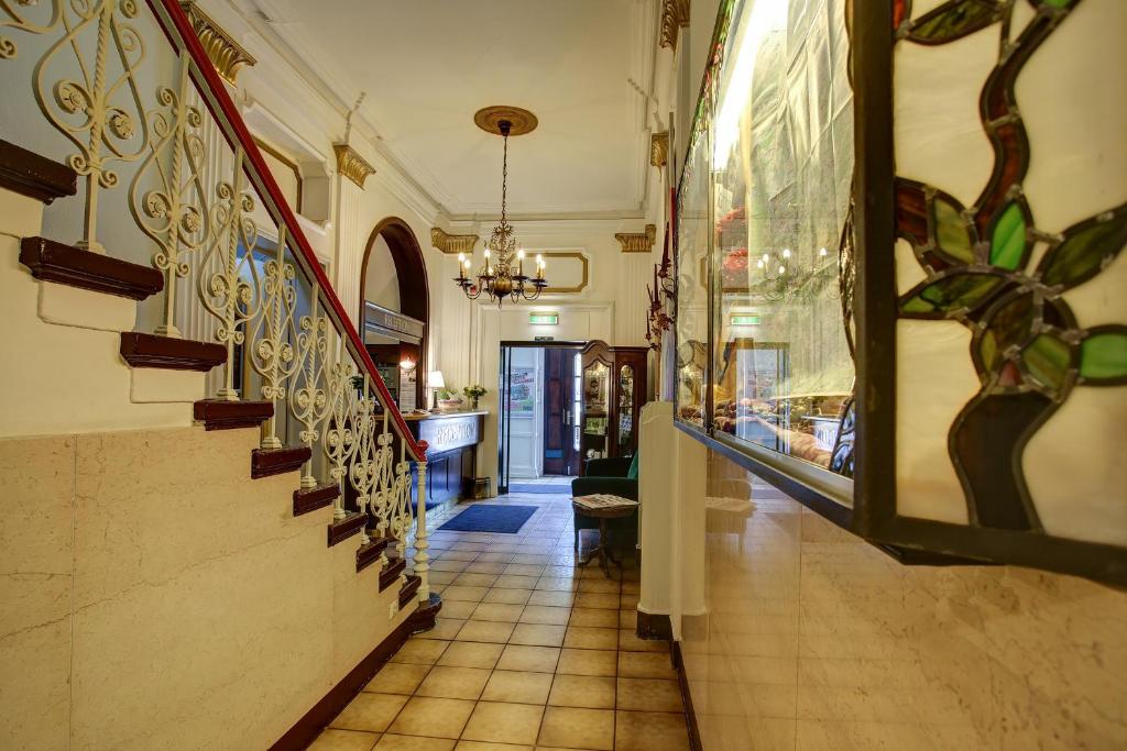 フロント・ロビー