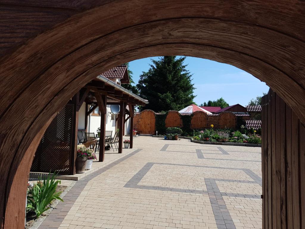 Cudowny Zakatek z Ogrodem i Basenem photo