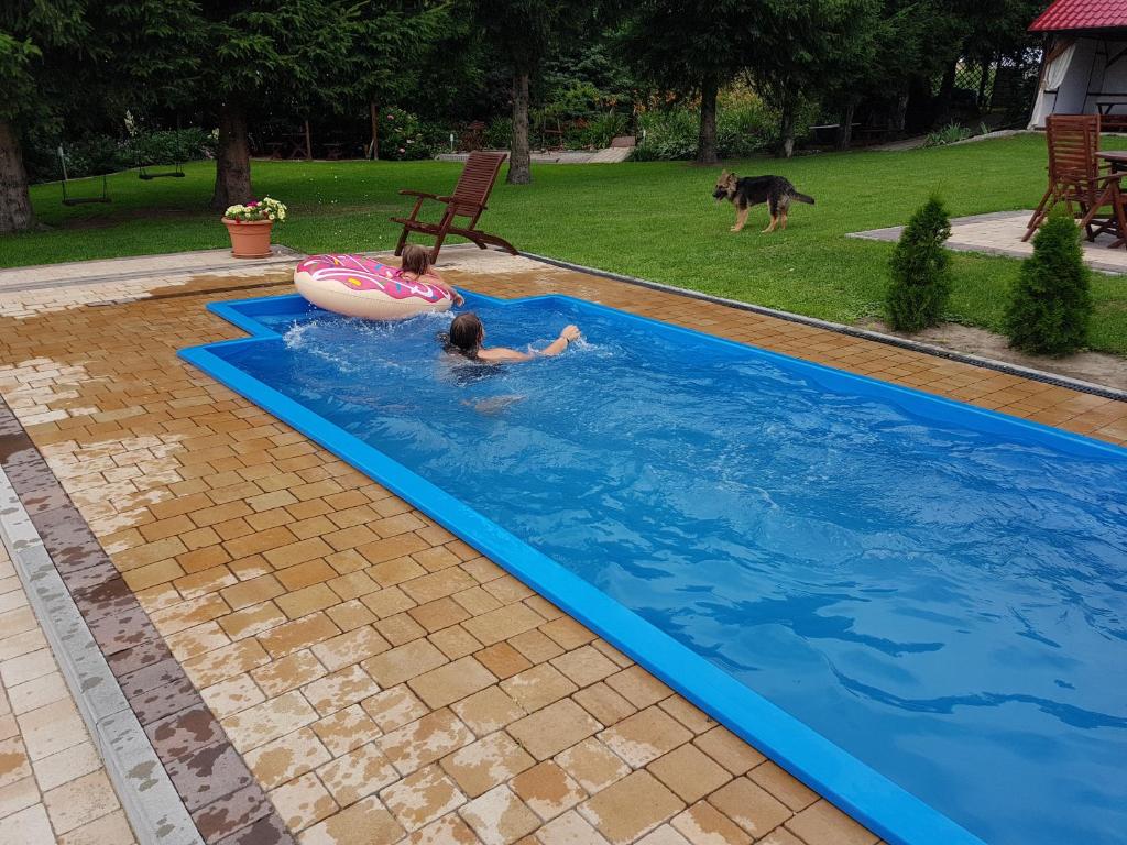 Cudowny Zakatek z Ogrodem i Basenem photo