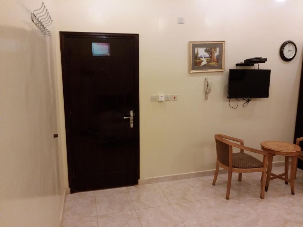 المسرة سكن للعزاب فقط photo