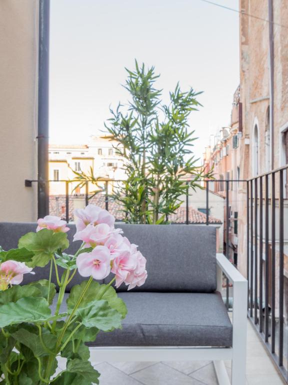 Luxury Apartment On Grand Canal by Wonderful Italy