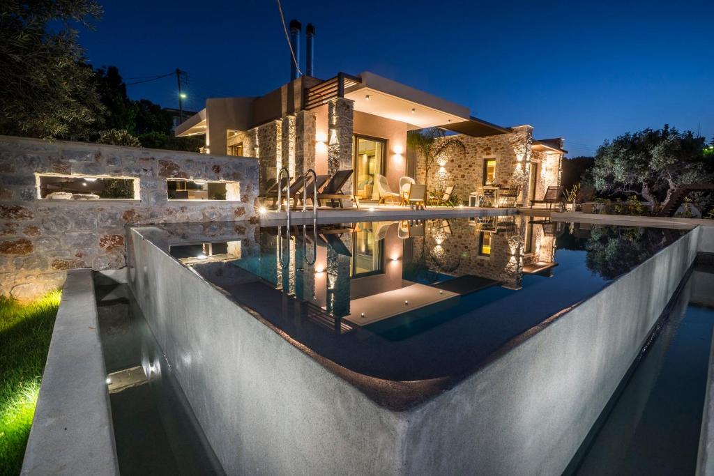 AA Luxury Villas — Hotel in Crete Island