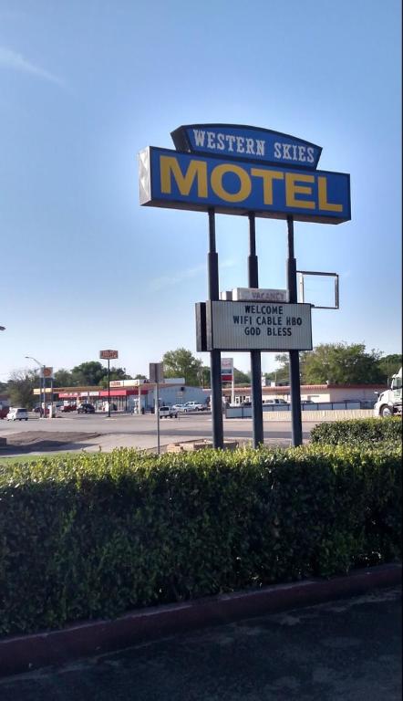 Western Skies Motel photo