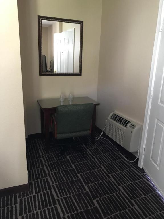 Economy Inn photo