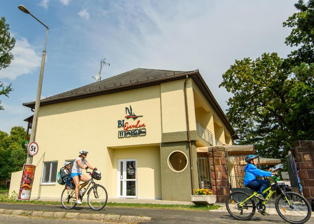 BL Garden — Hotel in Balatonlelle