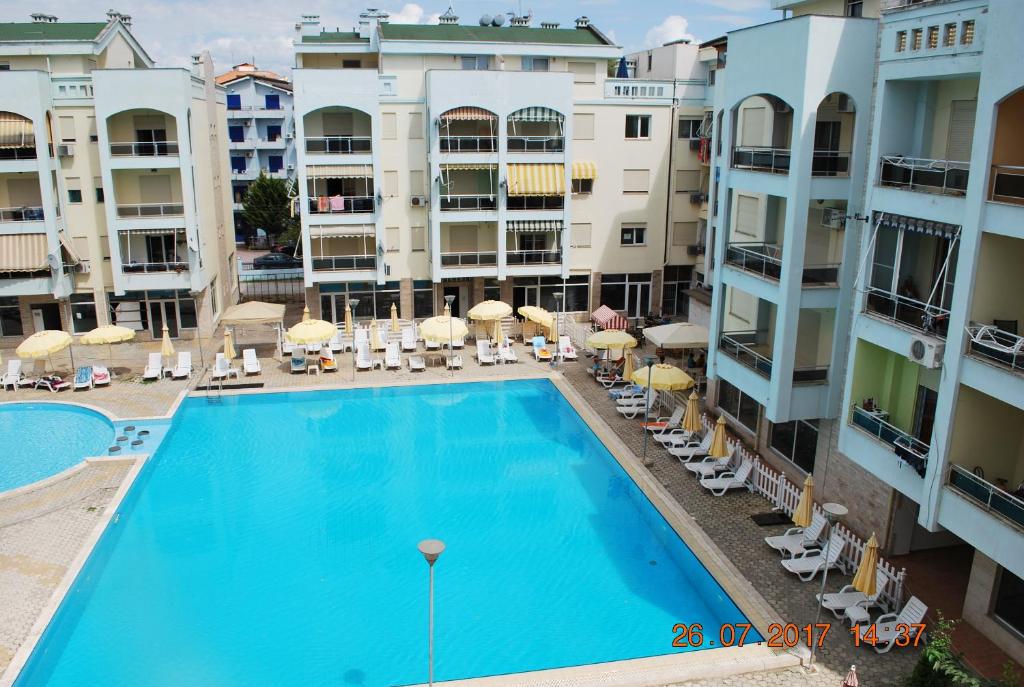 Arbi's Pool View Apartment, Golem