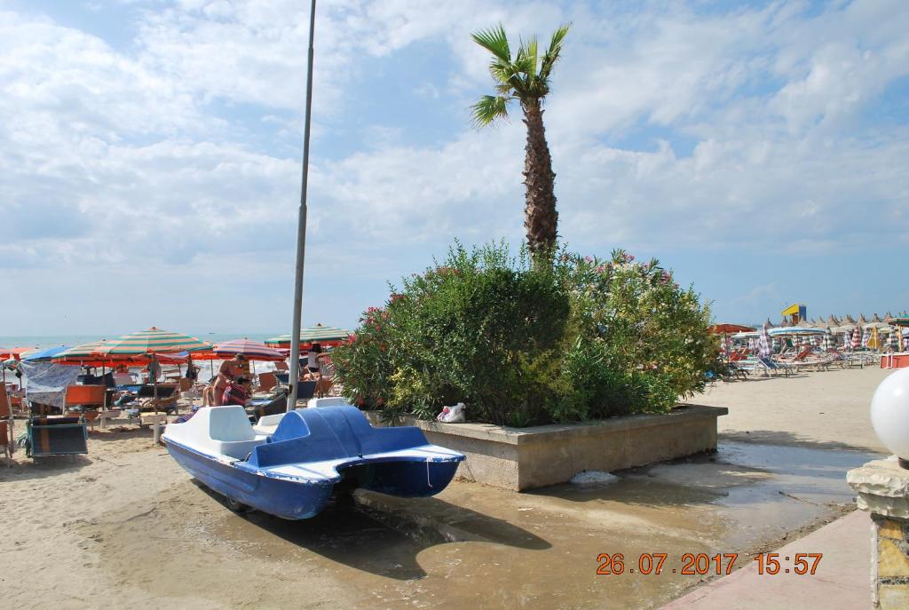 Arbi's Pool View Apartment photo