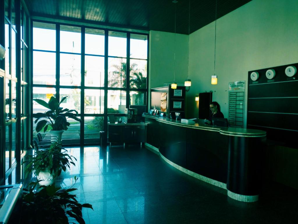 Front desk [24-hour]