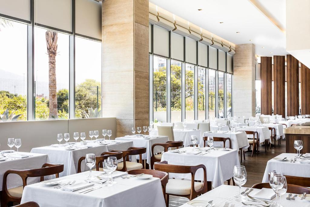 Restaurant, Square Design Hotel in Rio De Janeiro