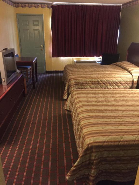 Camelot Inn photo