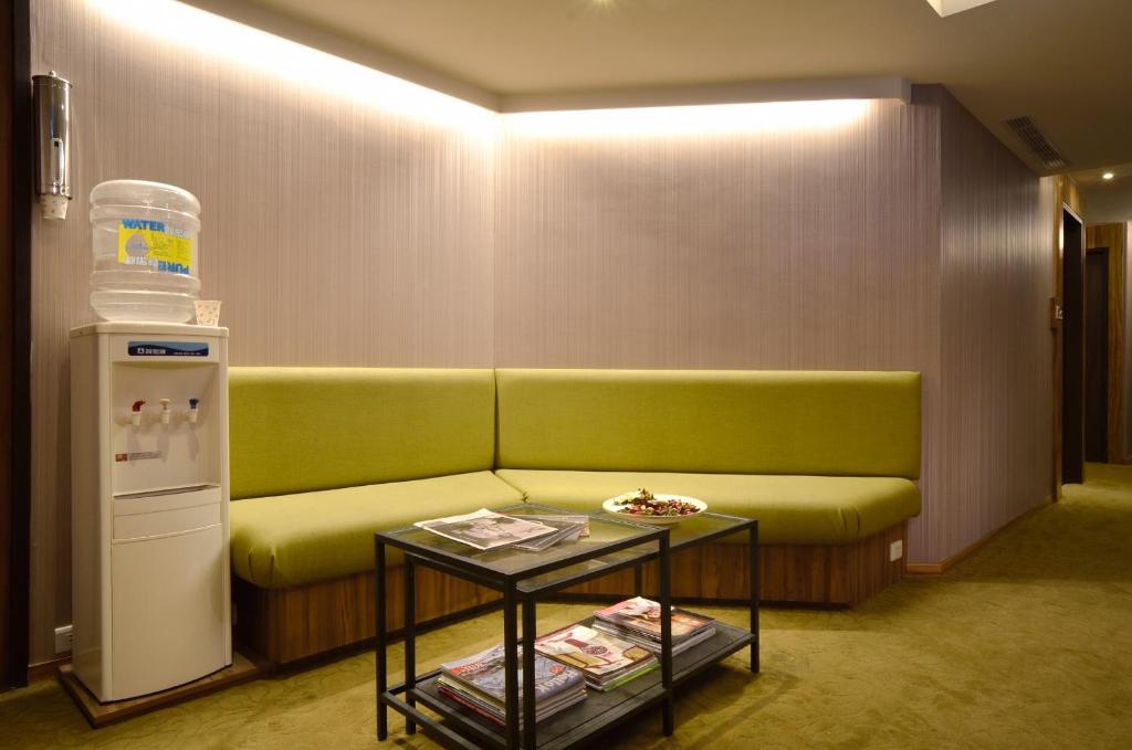 Shared lounge/TV area