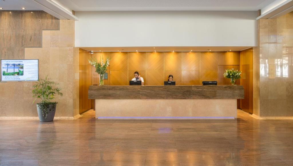 Front desk [24-hour]