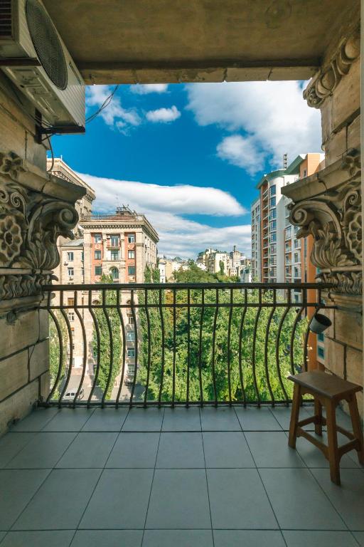 Apartments Rentals Ukraine on Kreshchatik photo