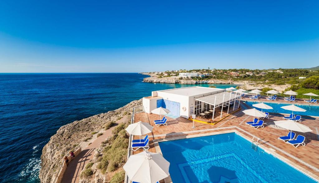 Globales America — Swimming pool in Calas de Mallorca, Balearic Islands