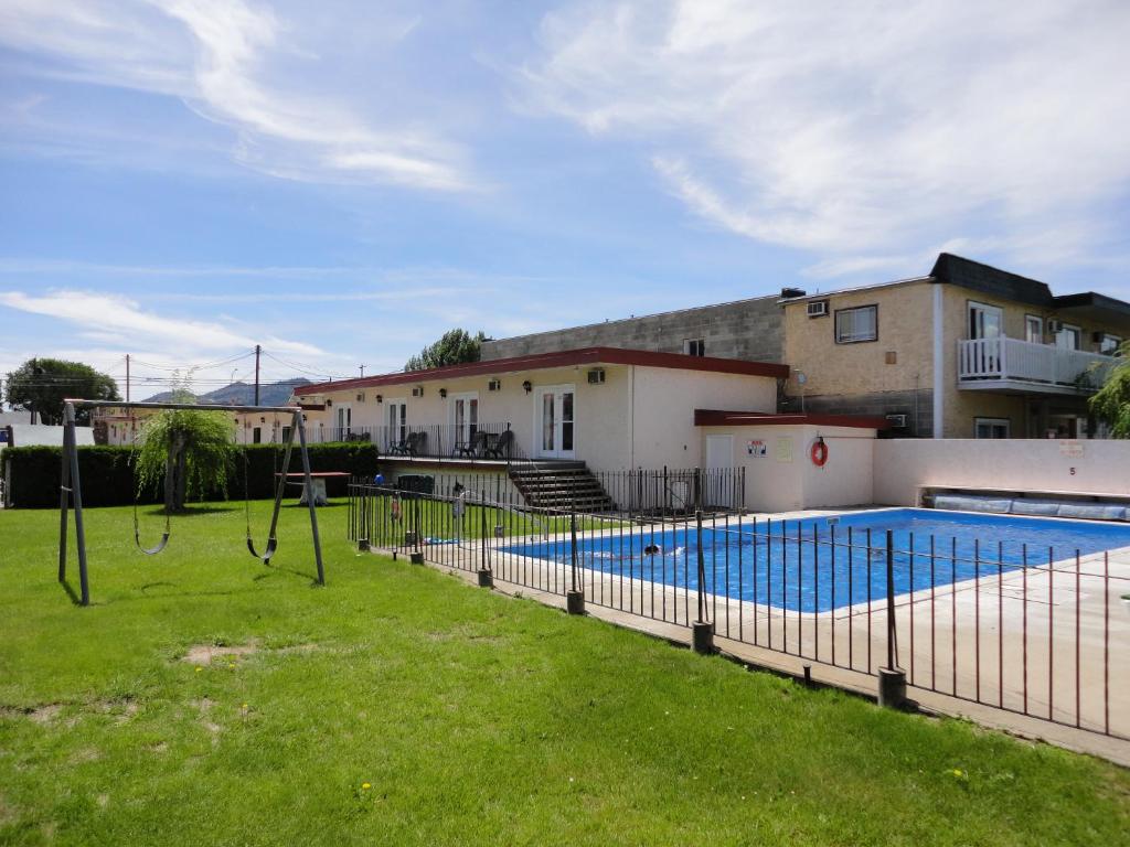 Falcon Resort photo