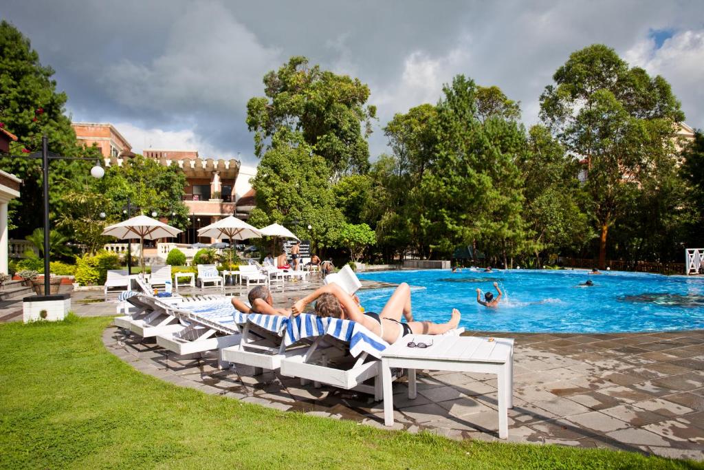 Swimming pool