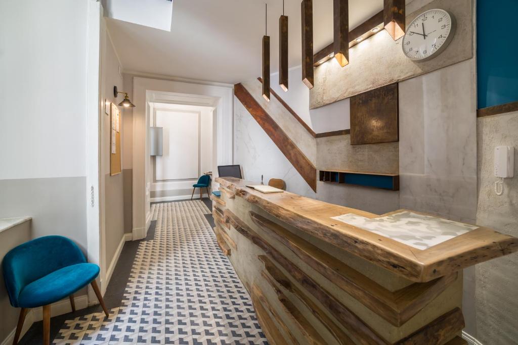 Check-in/out [private]