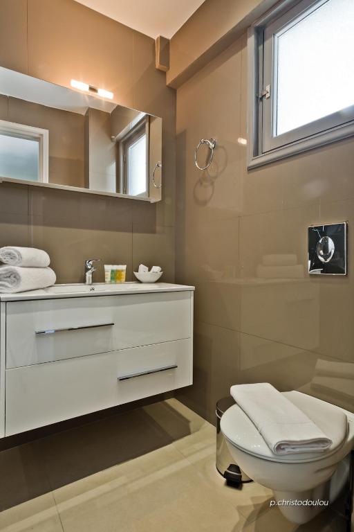 Nereus Luxurious Suites photo
