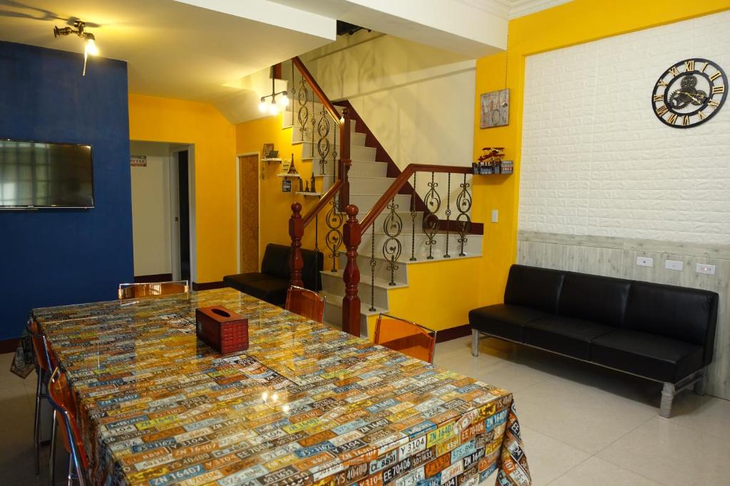 Shared lounge/TV area