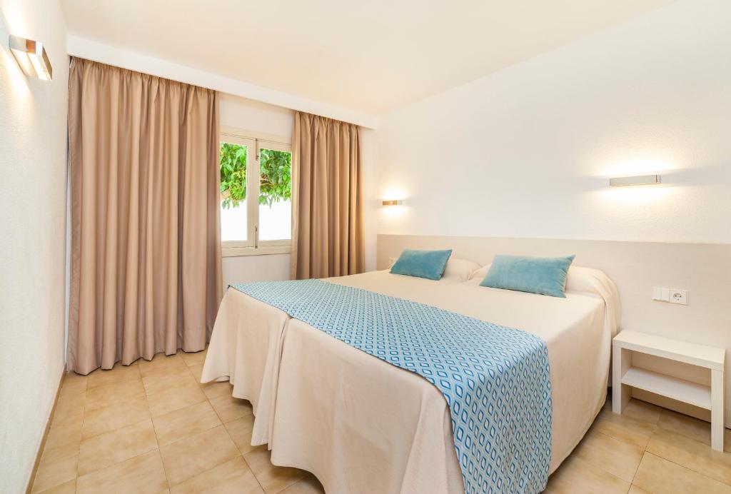 Globales Bouganvilla — Sa Coma, Balearic Islands